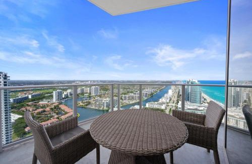 Hollywood South Central Beach Apartment | Beautiful Beachfront Penthouse