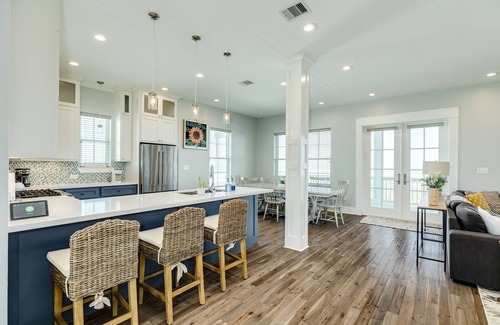 Galveston House | Beautiful Beachfront on East Beach w/Fenced Yard, Private Dune Walkover