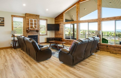 Sweetwater House | Beautiful Bear Lake home w/large deck, gas grill, and lake views -close to golf!