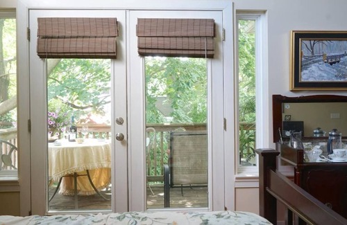 Belmont House | Beautiful Belmont Apartment, Walk Everywhere!!