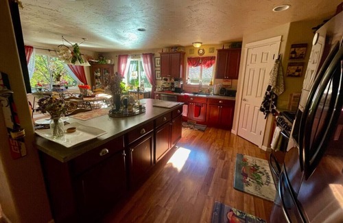 Southwest Bend House | Beautiful Bend Home, sleeps 9,Near Old Mill.