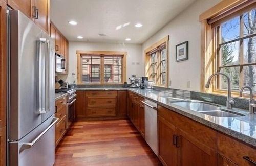 Ketchum House | Beautiful, best location🌞 Dog Friendly. Walk to restaurants, shops.