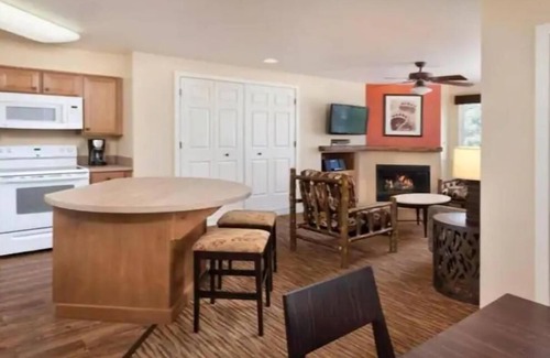 Big Bear Lake Resort | Beautiful Big Bear Resort with Loads of Amenities Dec 21 - 28 2023