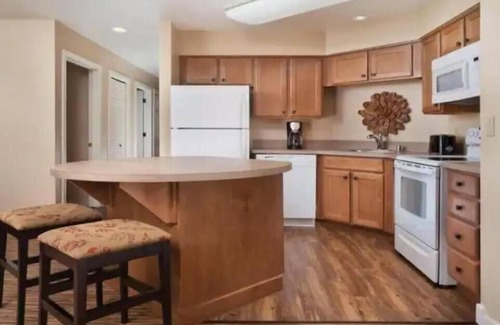 Big Bear Lake Resort | Beautiful Big Bear Resort with Loads of Amenities Dec 21 - 28 2023