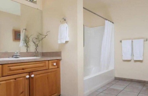 Big Bear Lake Resort | Beautiful Big Bear Resort with Loads of Amenities Dec 21 - 28 2023