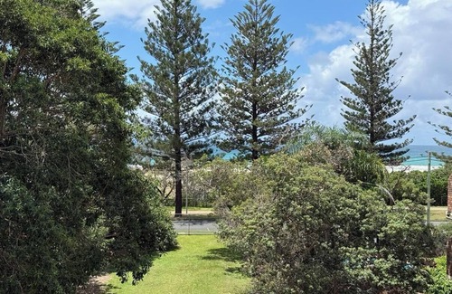 Bilinga Apartment | Beautiful Bilinga Beach Apartment, Peaceful yet close to airport & all amenities