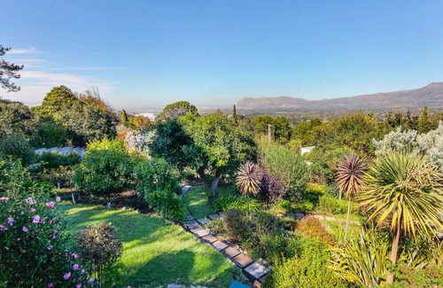 Newlands House | Beautiful Bishopscourt home with views