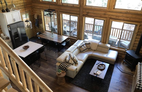 Duck Creek Village Cabin | Beautiful & Brand New Cabin in Duck Creek