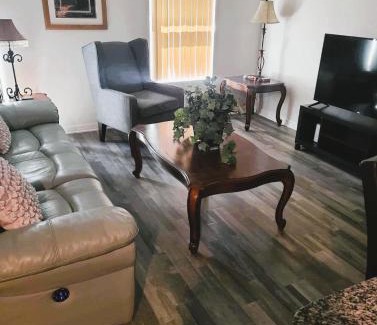 Indian Trails House | Beautiful Bracken Ln Bungalow