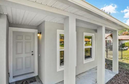 Indian Trails House | Beautiful Bracken Ln Bungalow