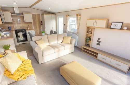 Dunbar House | Beautiful Brand New Abi Hamilton with Patio doors leading to outside decking