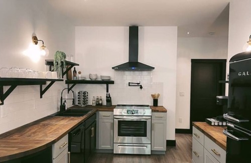 Town of Lumberland House | Beautiful brand-new home and with Hot Tub in the heart of the Catskills!