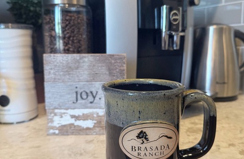 Alfalfa House | Beautiful Brasada 4 bdrm Theater, WiFi, Fire Pit, Hot Tub, Poker Table, Karaoke!