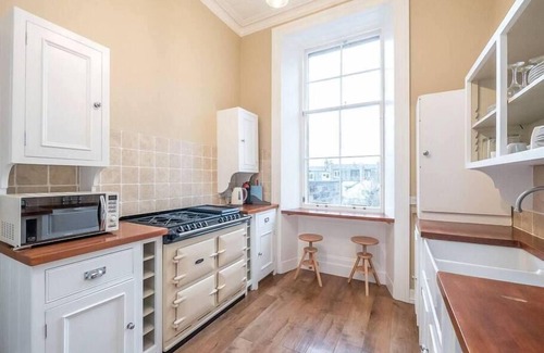 Murrayfield Apartment | Beautiful & bright 2 bed flat