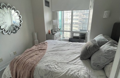 Toronto Entertainment District Condo | Beautiful bright 2 bedroom fully furnished condo located in the heart of Toronto