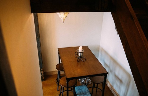 Carbondale Apartment | Beautiful, bright and secluded 2 bedrooms, 1 bathroom