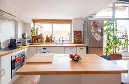 Notre-Dame du Mont Apartment | Beautiful Bright Apt With Terrace