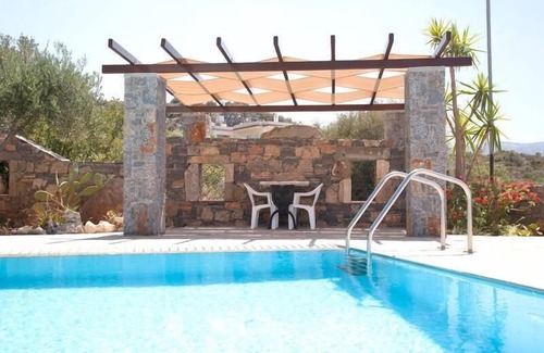 Istron Apartment | Beautiful, bright holiday flat with swimming pool