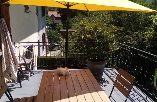 Ugine House | Beautiful building at the foot of the mountains, 15kms from Lake Annecy,