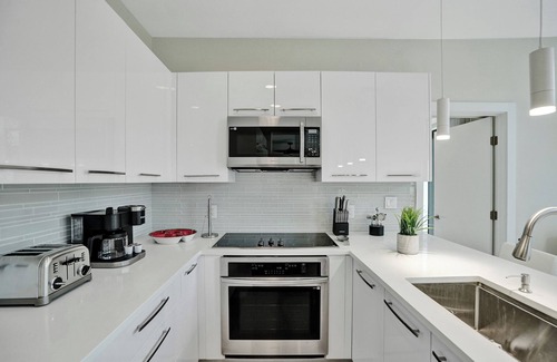 Deerfield Beach House | Beautiful Bungalow, Steps from the beach!