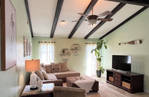 Port Charlotte House | Beautiful Bungalow By The Bay