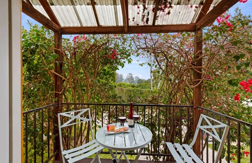 Eucalyptus Hill Cottage | Beautiful bungalow with stunning views of Montecito Country Club!