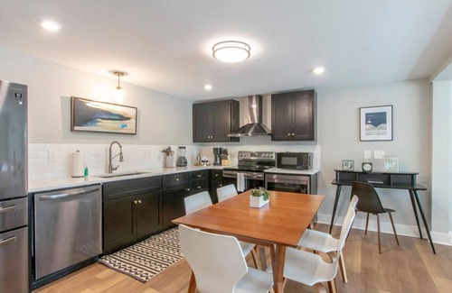 Franklin House | Beautiful Bungalow-Historic Franklin Quadplex