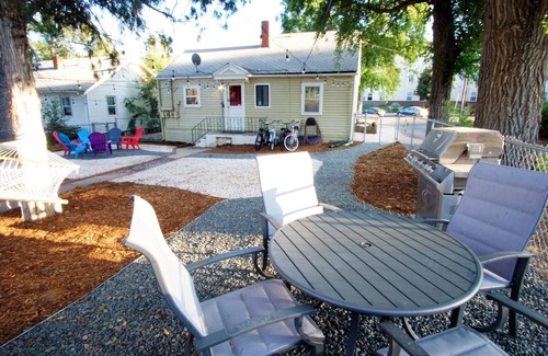Greeley Apartment | Beautiful Bungalow Next to UNC-FREE Cruiser Bikes!
