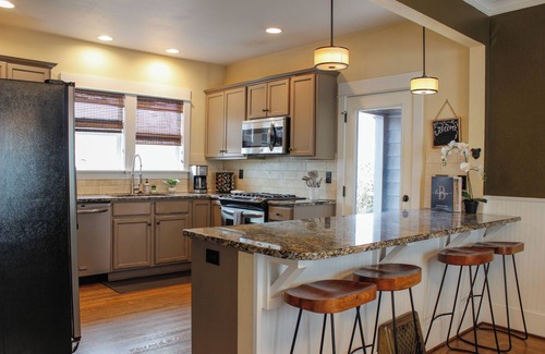 McMinnville House | Beautiful Bungalow On 7th *No Cleaning Fee*