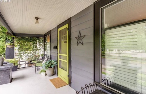 McMinnville House | Beautiful Bungalow On 7th *No Cleaning Fee*