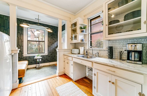 Oak Cliff House | Beautiful bungalow with eclectic art, home office, yard, AC, & WiFi