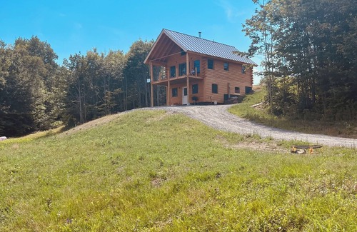 Wheelock Cabin | Beautiful Burke Mountain View Cabin with Loft