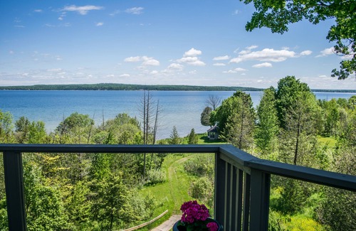 Alanson House | Beautiful Burt Lake Family Getaway