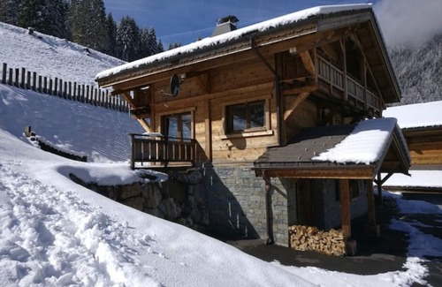 Saint-Jean-dʼAulps Ski Chalet | Beautiful Chalet Near Ski-lift - Sleeps 12