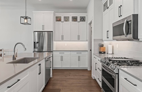 Silver Star Mountain House | Beautiful Brand New Duplex on the Ridge - Private Hot Tub, Large Ski Room!