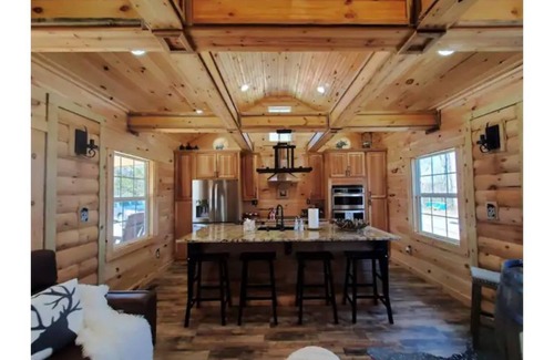 Frenchburg Cabin | Beautiful Cabin 18 miles from RRG - Hot Tub WiFi Fire pit Lake