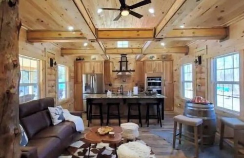 Frenchburg Cabin | Beautiful Cabin 18 miles from RRG - Hot Tub WiFi Fire pit Lake