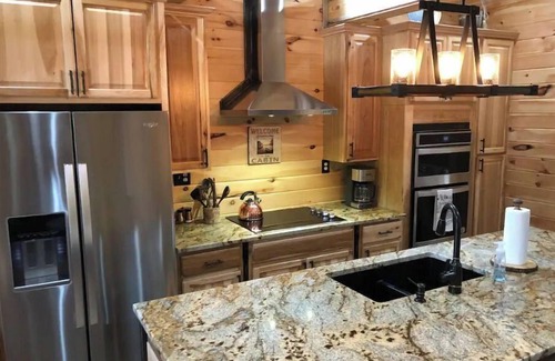 Frenchburg Cabin | Beautiful Cabin 18 miles from RRG - Hot Tub WiFi Fire pit Lake