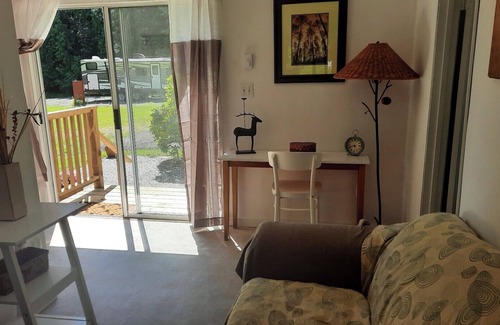 Brew Bay Cabin | Beautiful Cabin close to trails for biking/hiking several beautiful beaches.