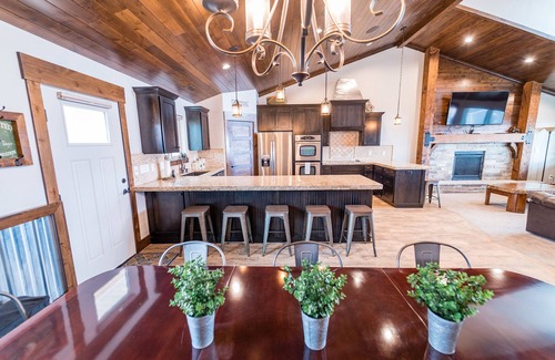 Harbor Village House | Beautiful Cabin close to town and the State Marina