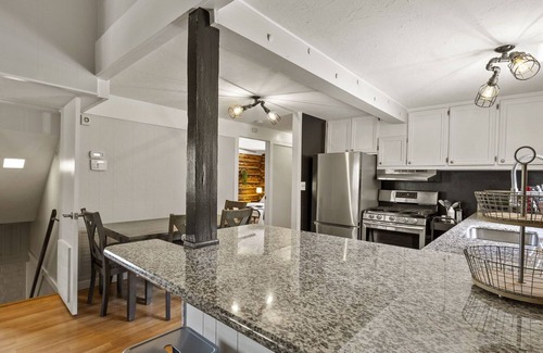 Prescott Cabin | Beautiful Cabin, Family Retreat w/ views, 8 mins to downtown Prescott!