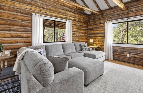 Prescott Cabin | Beautiful Cabin, Family Retreat w/ views, 8 mins to downtown Prescott!