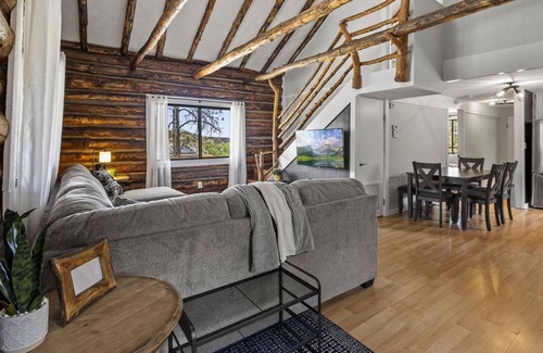 Prescott Cabin | Beautiful Cabin, Family Retreat w/ views, 8 mins to downtown Prescott!