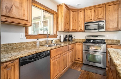 Munds Park Cabin | Beautiful Cabin in the Woods for 10 guests!