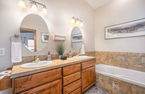 Munds Park Cabin | Beautiful Cabin in the Woods for 10 guests!
