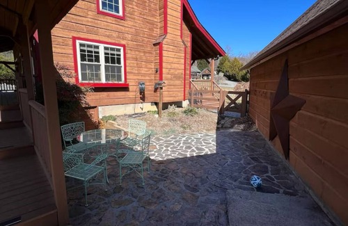 Mills River Cabin | Beautiful cabin in charming Mills River with hot tub