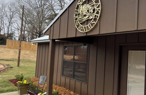 Sardis Cabin | Beautiful cabin near Sardis Lake 3 miles to Sardis Lake