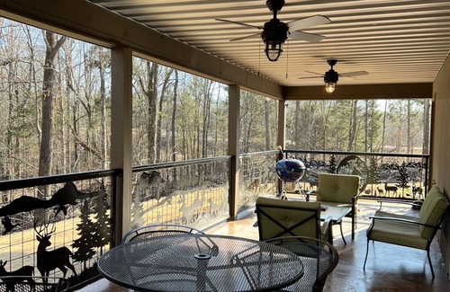 Sardis Cabin | Beautiful cabin near Sardis Lake 3 miles to Sardis Lake
