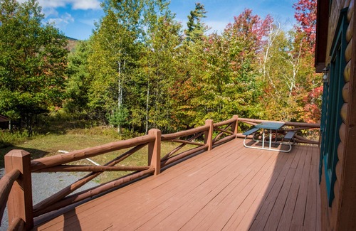 North Pole Cabin | BEAUTIFUL CABIN NEAR WHITEFACE WITH FIRE PIT AND WRAP AROUND PORCH