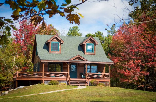 North Pole Cabin | BEAUTIFUL CABIN NEAR WHITEFACE WITH FIRE PIT AND WRAP AROUND PORCH